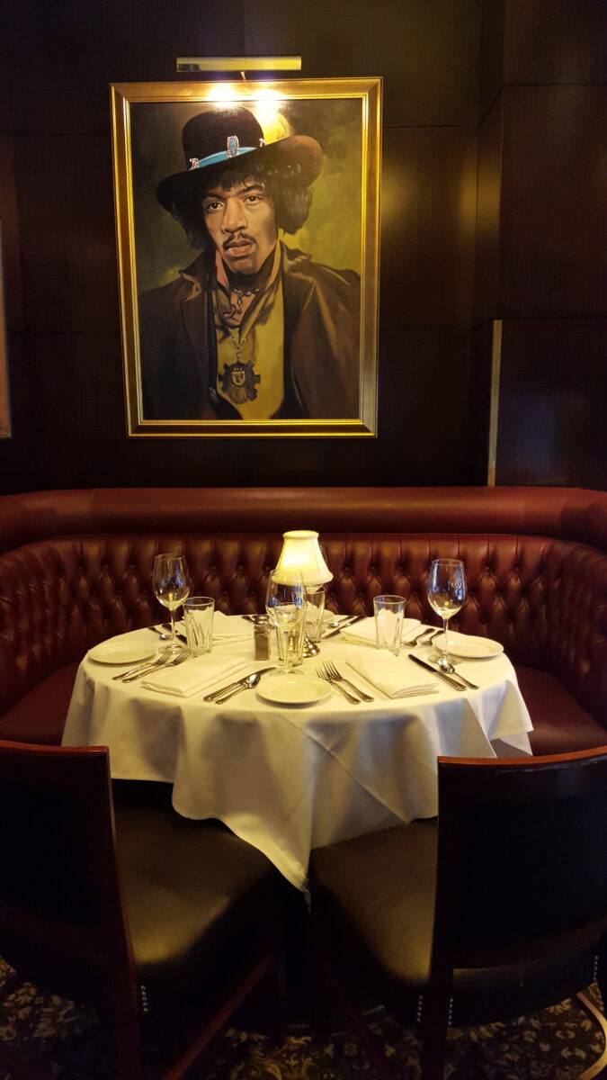 Jimi Table