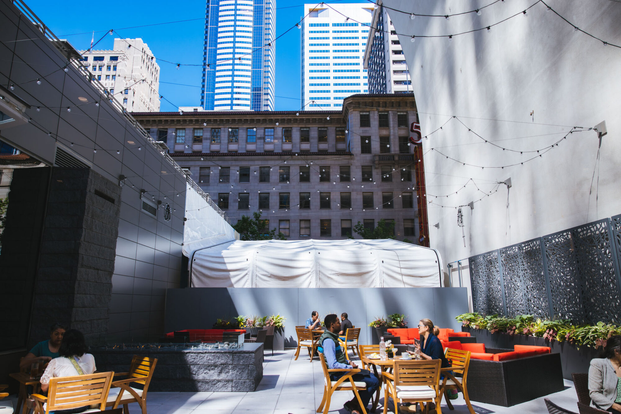d1684c9f-d204-49f8-accc-def539af1728-20230512_fontebar_rainiersquare_sunnymartini_44578